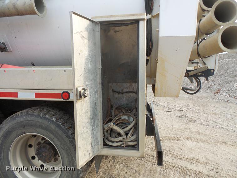 image for item DC6399 2007 International 7600 hydrovac truck