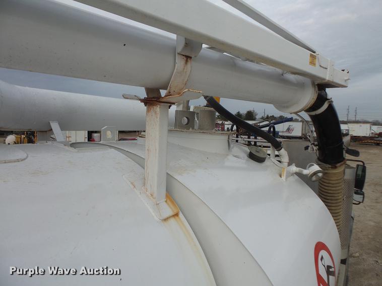 image for item DC6399 2007 International 7600 hydrovac truck