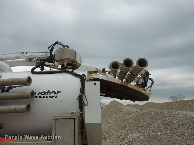 image for item DC6399 2007 International 7600 hydrovac truck