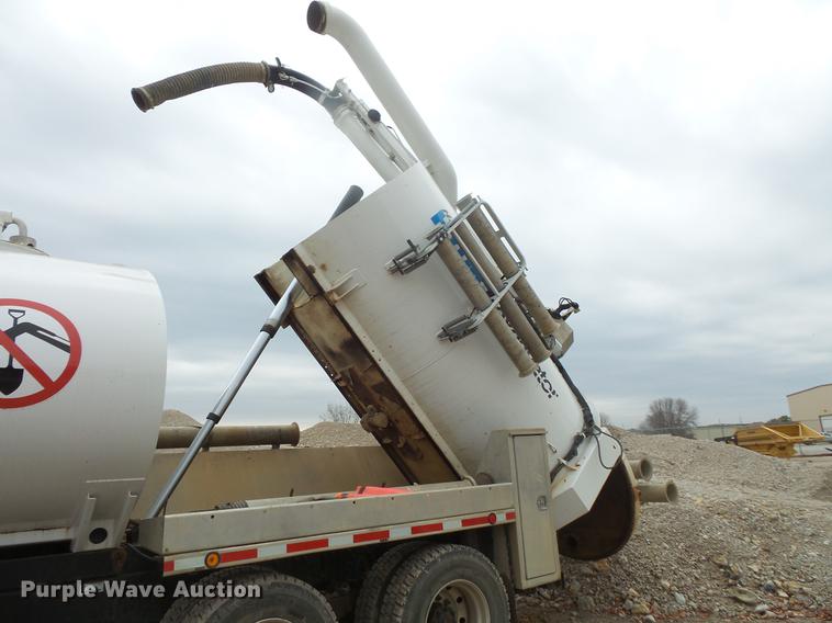 image for item DC6399 2007 International 7600 hydrovac truck