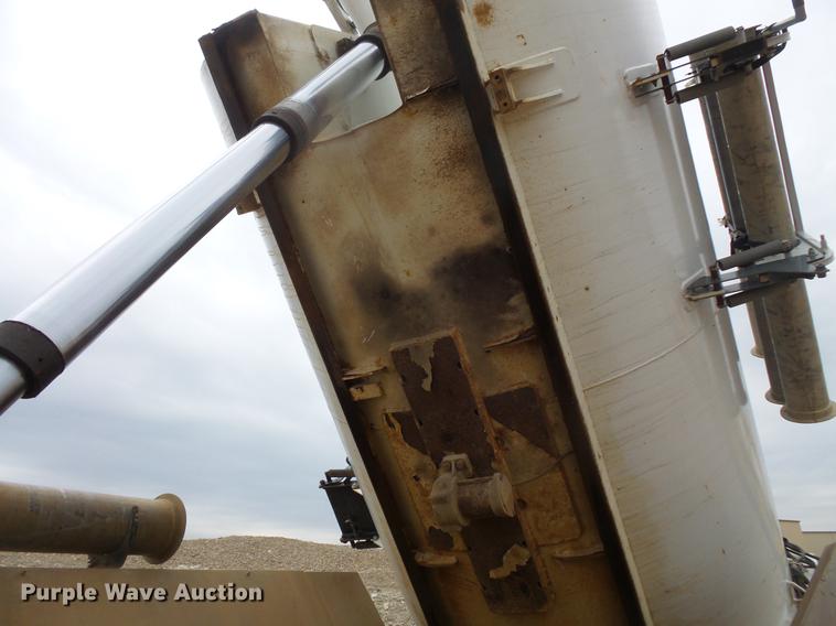 image for item DC6399 2007 International 7600 hydrovac truck