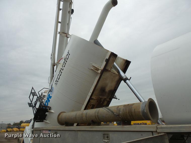 image for item DC6399 2007 International 7600 hydrovac truck