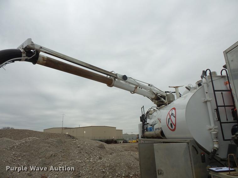 image for item DC6399 2007 International 7600 hydrovac truck
