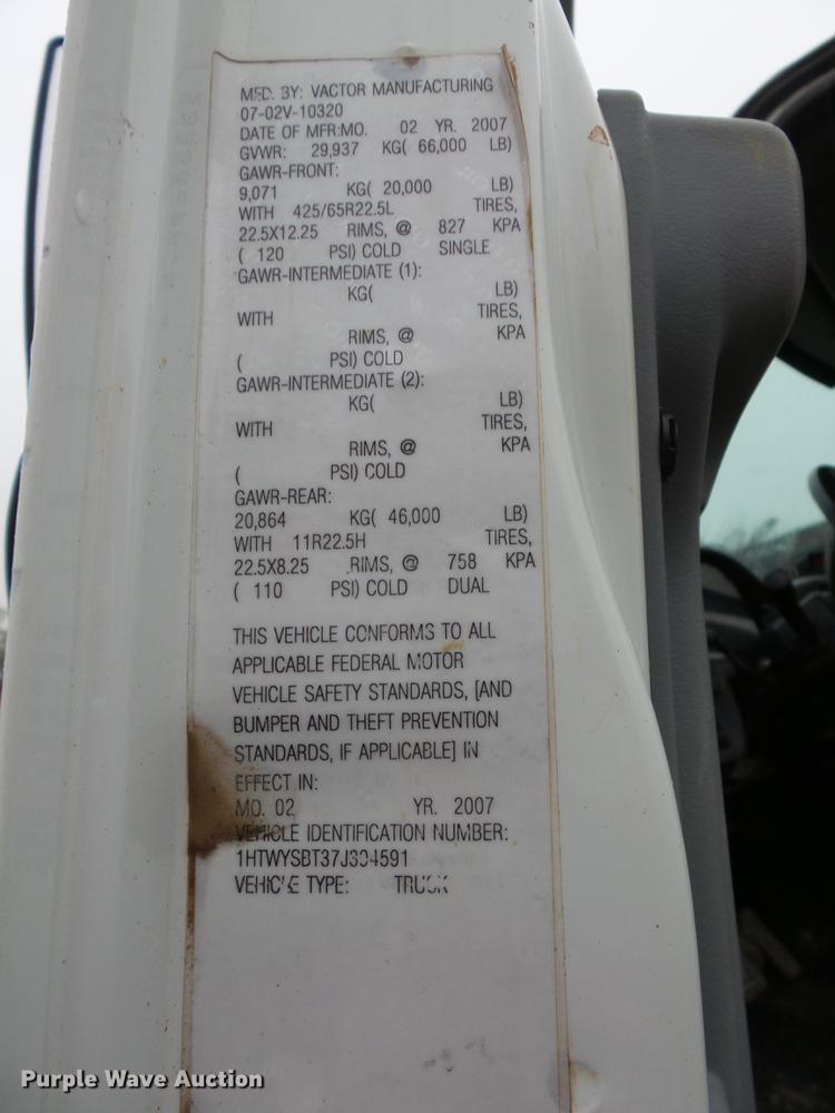 image for item DC6399 2007 International 7600 hydrovac truck