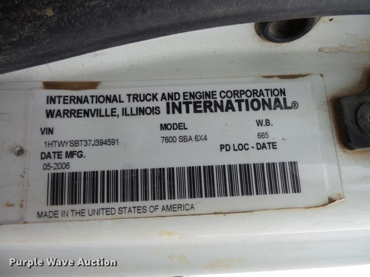 image for item DC6399 2007 International 7600 hydrovac truck