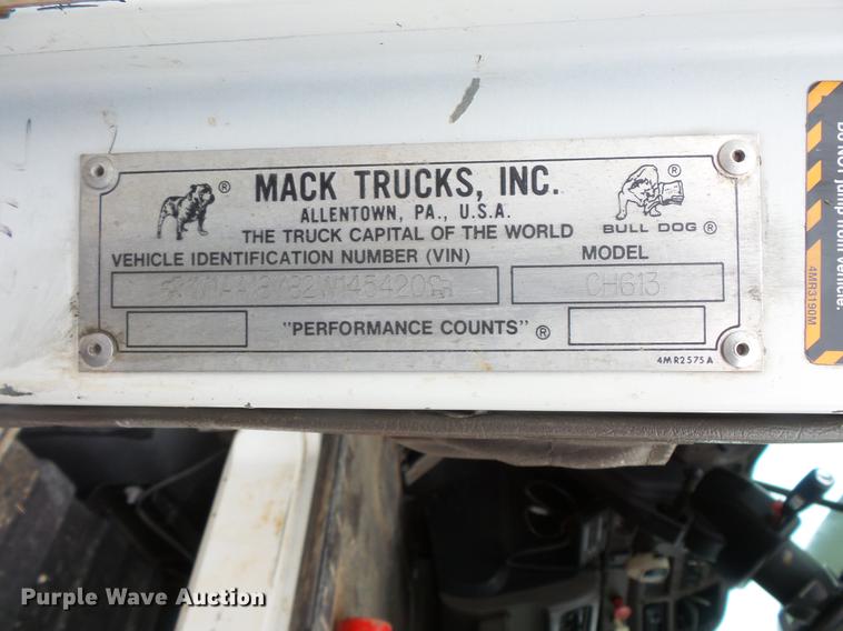 image for item DC6399 2007 International 7600 hydrovac truck