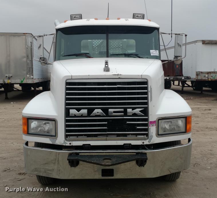 image for item L5650 1997 Mack CH613 semi truck