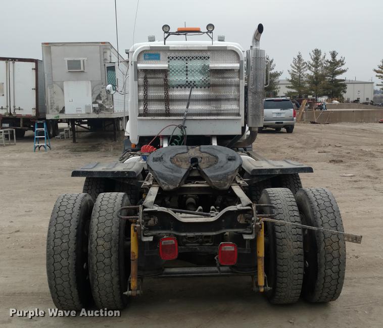 image for item L5650 1997 Mack CH613 semi truck