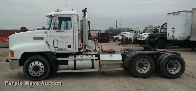 image for item L5650 1997 Mack CH613 semi truck