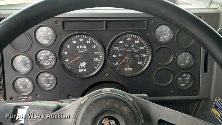 image for item L5650 1997 Mack CH613 semi truck