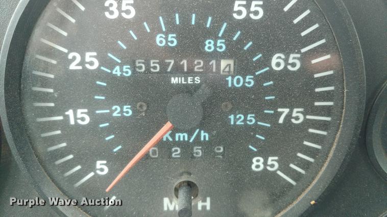 image for item L5650 1997 Mack CH613 semi truck