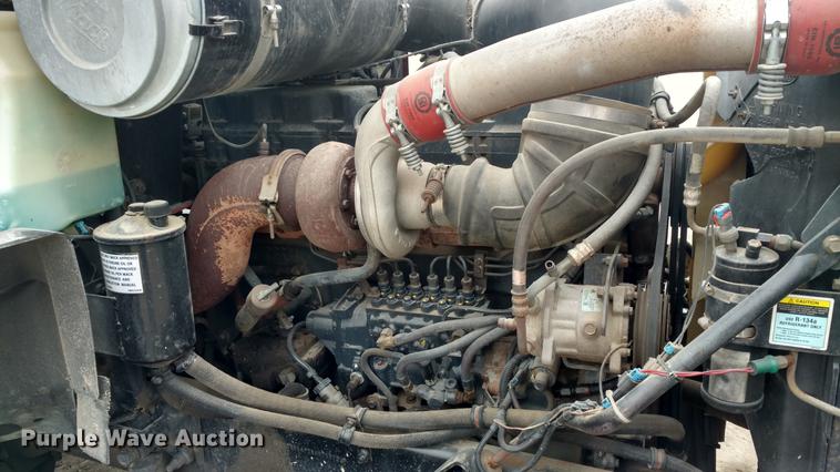 image for item L5650 1997 Mack CH613 semi truck