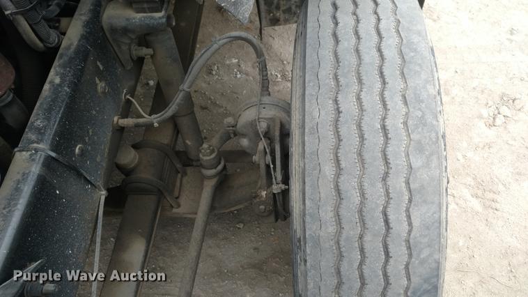 image for item L5650 1997 Mack CH613 semi truck