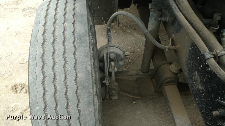 image for item L5650 1997 Mack CH613 semi truck