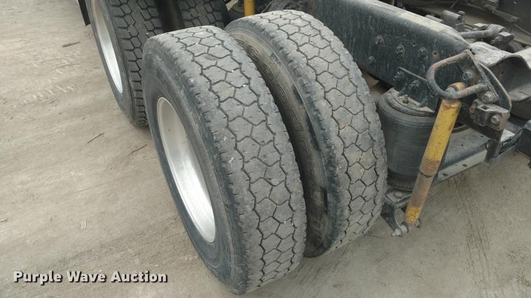 image for item L5650 1997 Mack CH613 semi truck