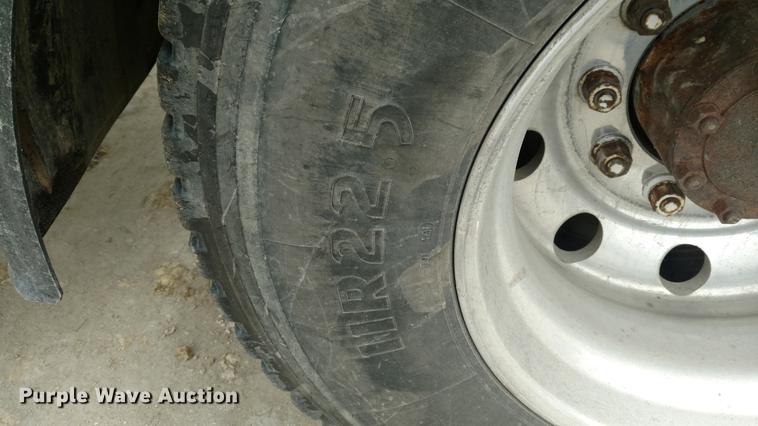 image for item L5650 1997 Mack CH613 semi truck