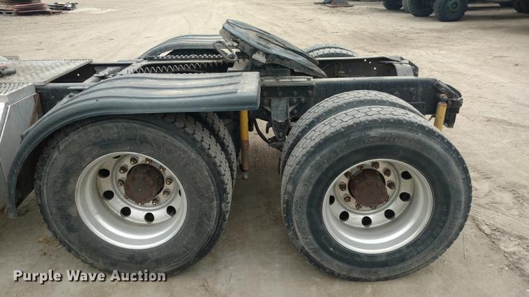 image for item L5650 1997 Mack CH613 semi truck