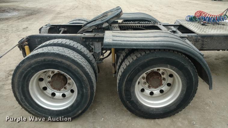 image for item L5650 1997 Mack CH613 semi truck