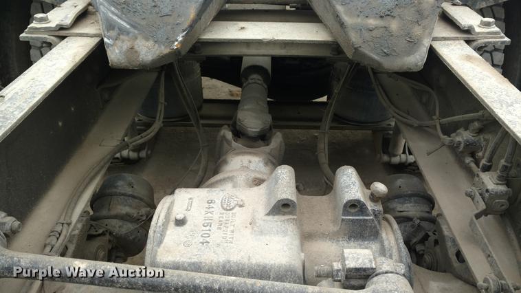 image for item L5650 1997 Mack CH613 semi truck