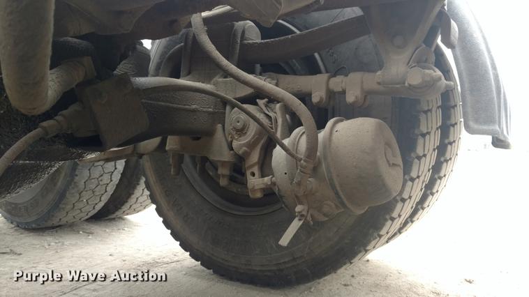 image for item L5650 1997 Mack CH613 semi truck