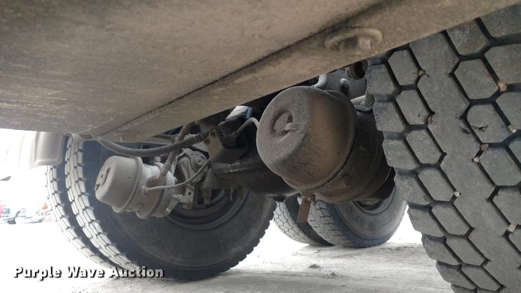 image for item L5650 1997 Mack CH613 semi truck