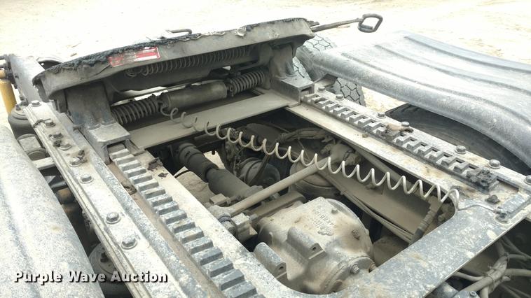 image for item L5650 1997 Mack CH613 semi truck