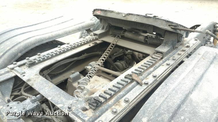 image for item L5650 1997 Mack CH613 semi truck