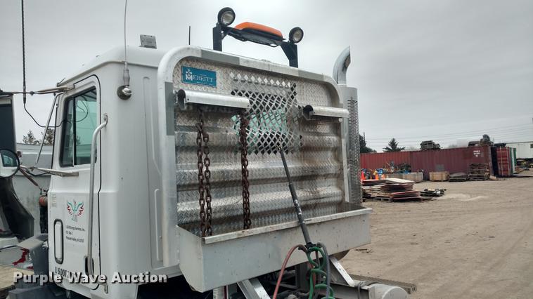 image for item L5650 1997 Mack CH613 semi truck