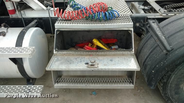 image for item L5650 1997 Mack CH613 semi truck