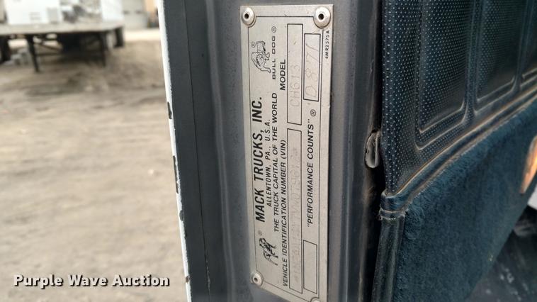 image for item L5650 1997 Mack CH613 semi truck
