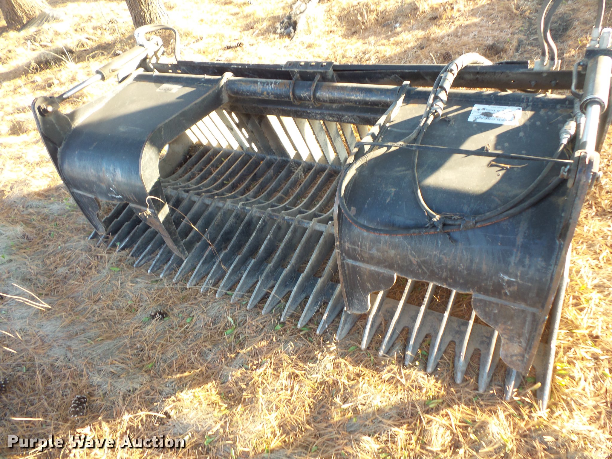 Berlon grapple bucket in East Moline, IL Item DC6262 sold Purple Wave