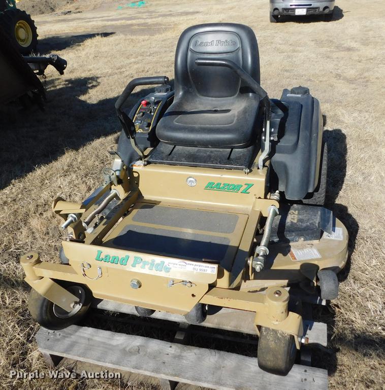 image for item BU9597 Land Pride Razor Z lawn mower
