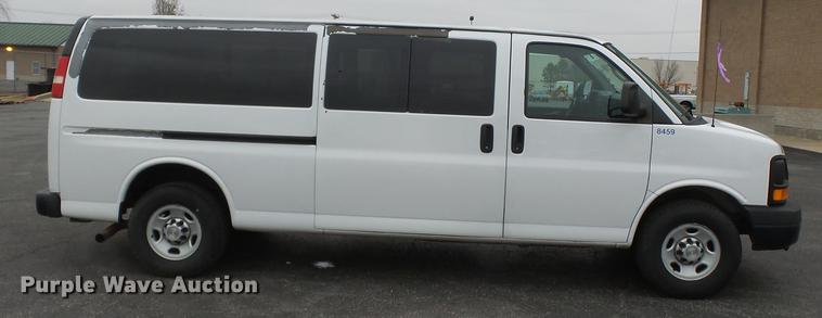image for item DA2498 2010 Chevrolet Express 3500 van