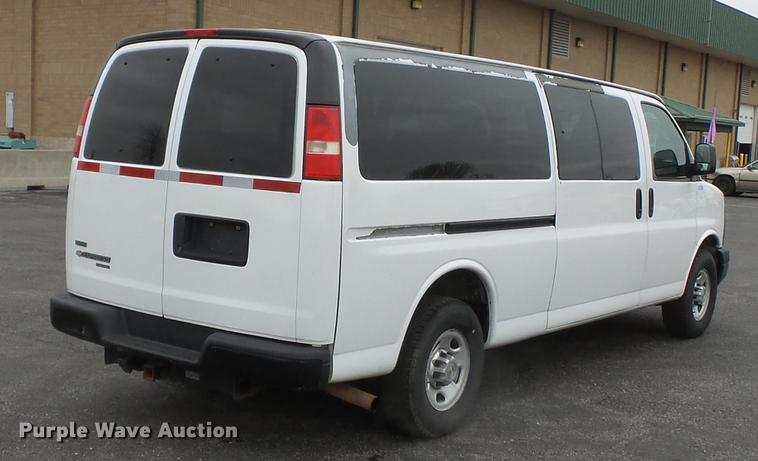 image for item DA2498 2010 Chevrolet Express 3500 van