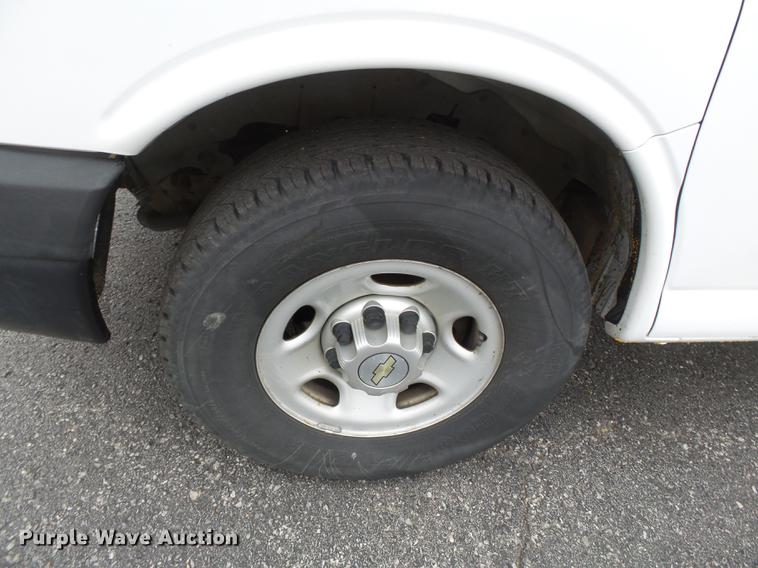 image for item DA2498 2010 Chevrolet Express 3500 van