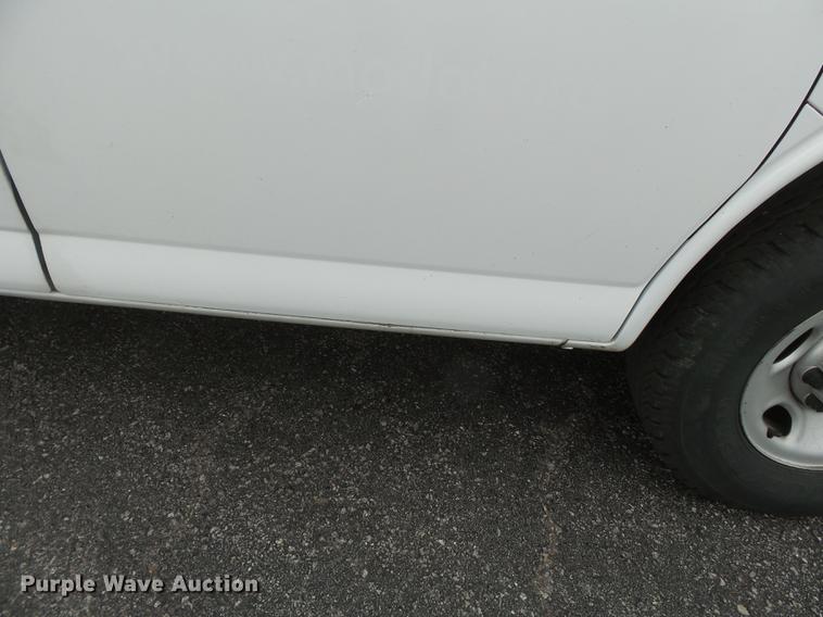 image for item DA2498 2010 Chevrolet Express 3500 van