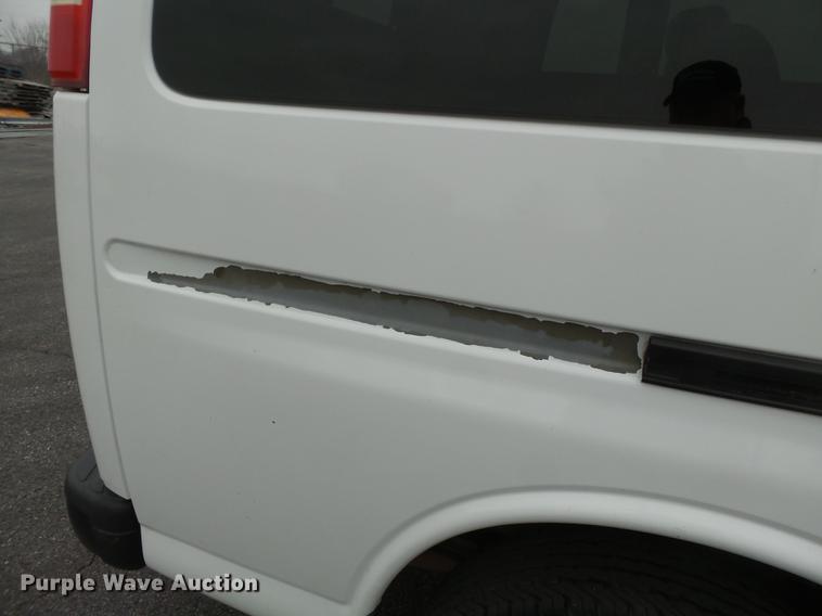 image for item DA2498 2010 Chevrolet Express 3500 van