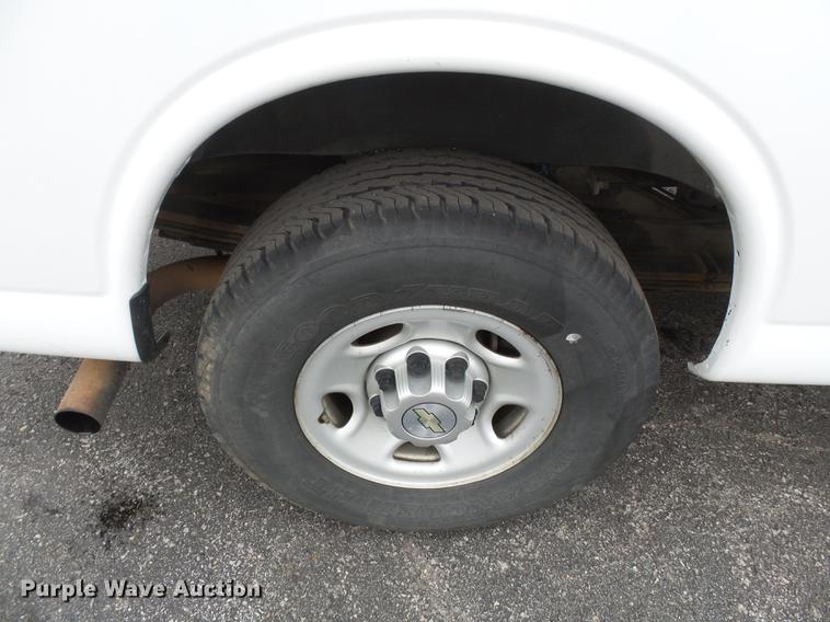 image for item DA2498 2010 Chevrolet Express 3500 van