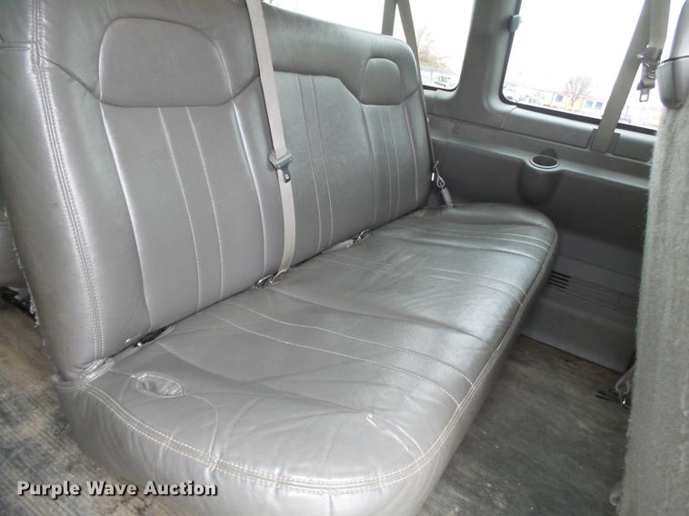 image for item DA2498 2010 Chevrolet Express 3500 van