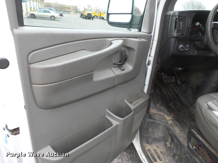 image for item DA2498 2010 Chevrolet Express 3500 van