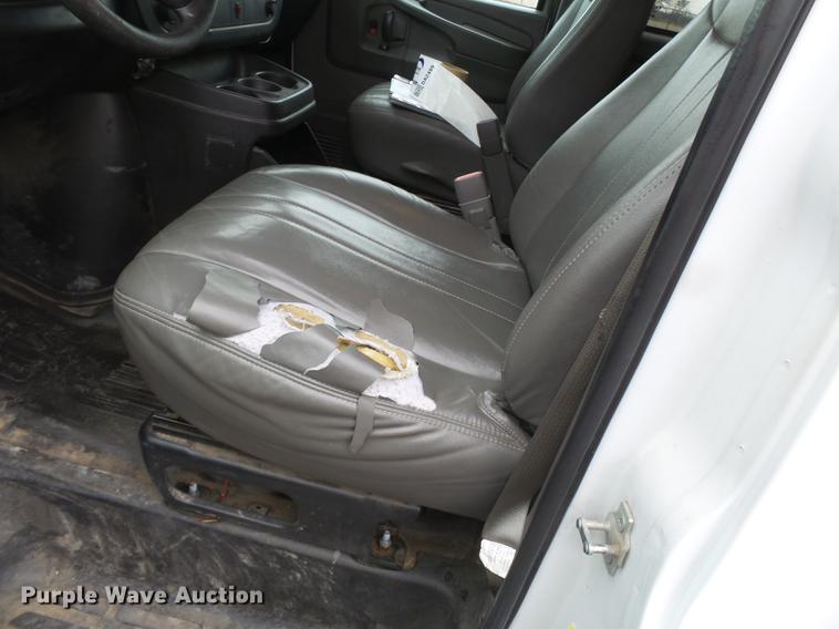 image for item DA2498 2010 Chevrolet Express 3500 van
