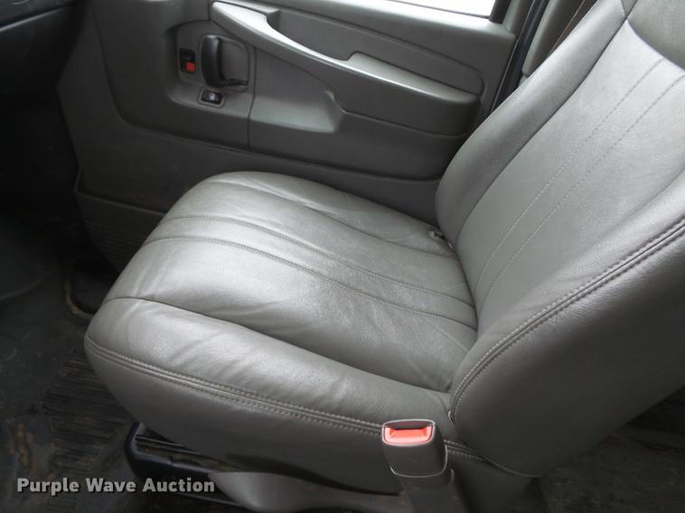 image for item DA2498 2010 Chevrolet Express 3500 van
