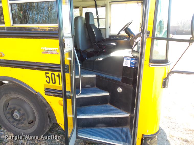 image for item DA7015 2005 Thomas Built Saf-T-Liner MVP EF 14185 school bus