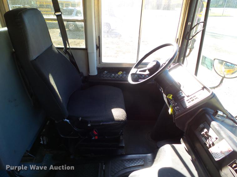 image for item DA7015 2005 Thomas Built Saf-T-Liner MVP EF 14185 school bus