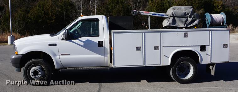 image for item DB0254 2004 Ford F550 utility truck