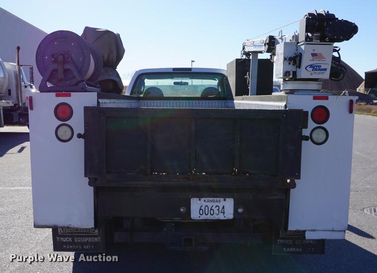 image for item DB0254 2004 Ford F550 utility truck