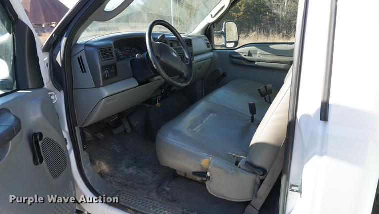 image for item DB0254 2004 Ford F550 utility truck