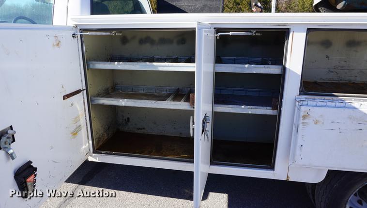 image for item DB0254 2004 Ford F550 utility truck