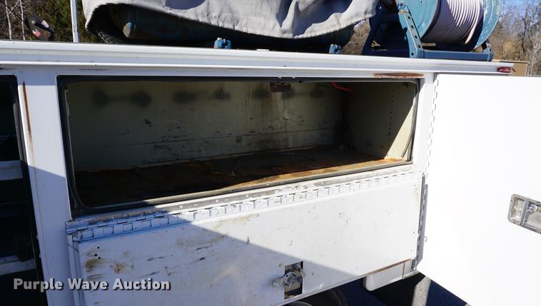 image for item DB0254 2004 Ford F550 utility truck