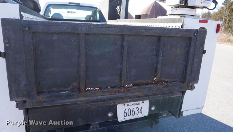 image for item DB0254 2004 Ford F550 utility truck